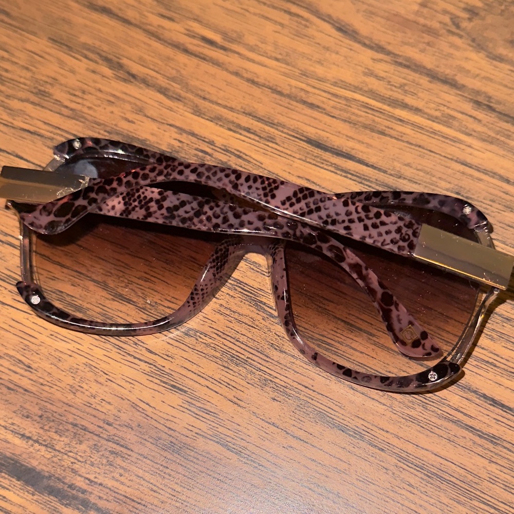 Trendy cheetah print sunglasses